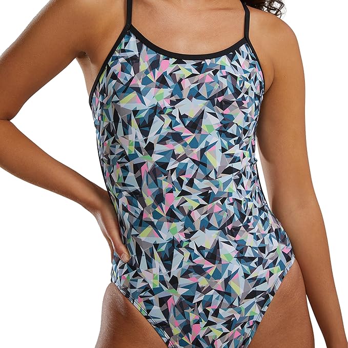 トレーニングからレースまで対応するTYR水着